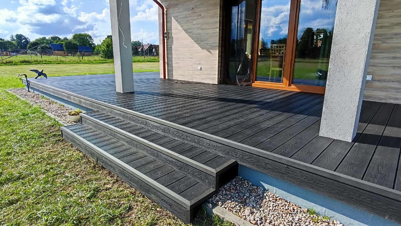 Composite and timber decking – Nidzica