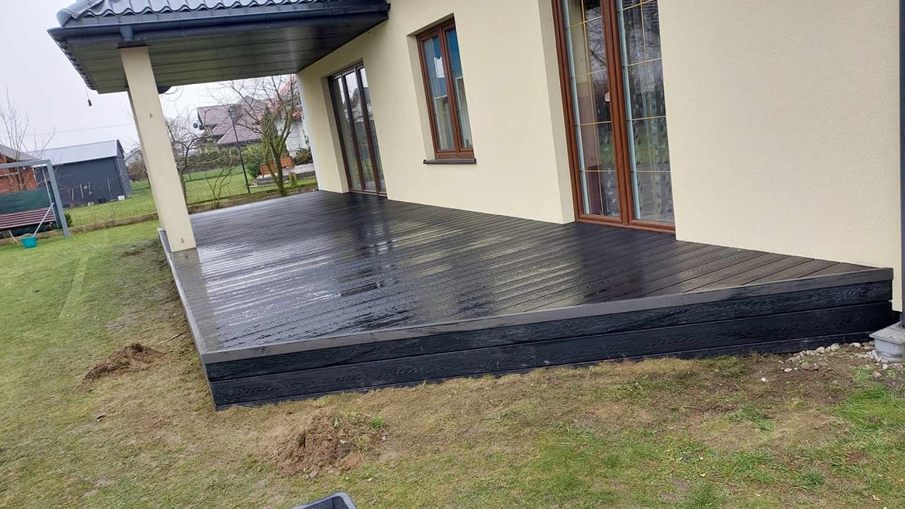 Composite system for a terrace in Płock