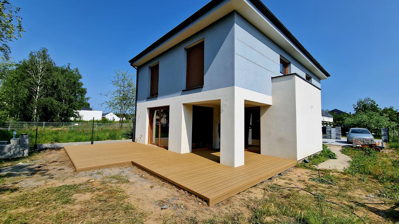 Installation of a composite decking board terrace - Słupsk