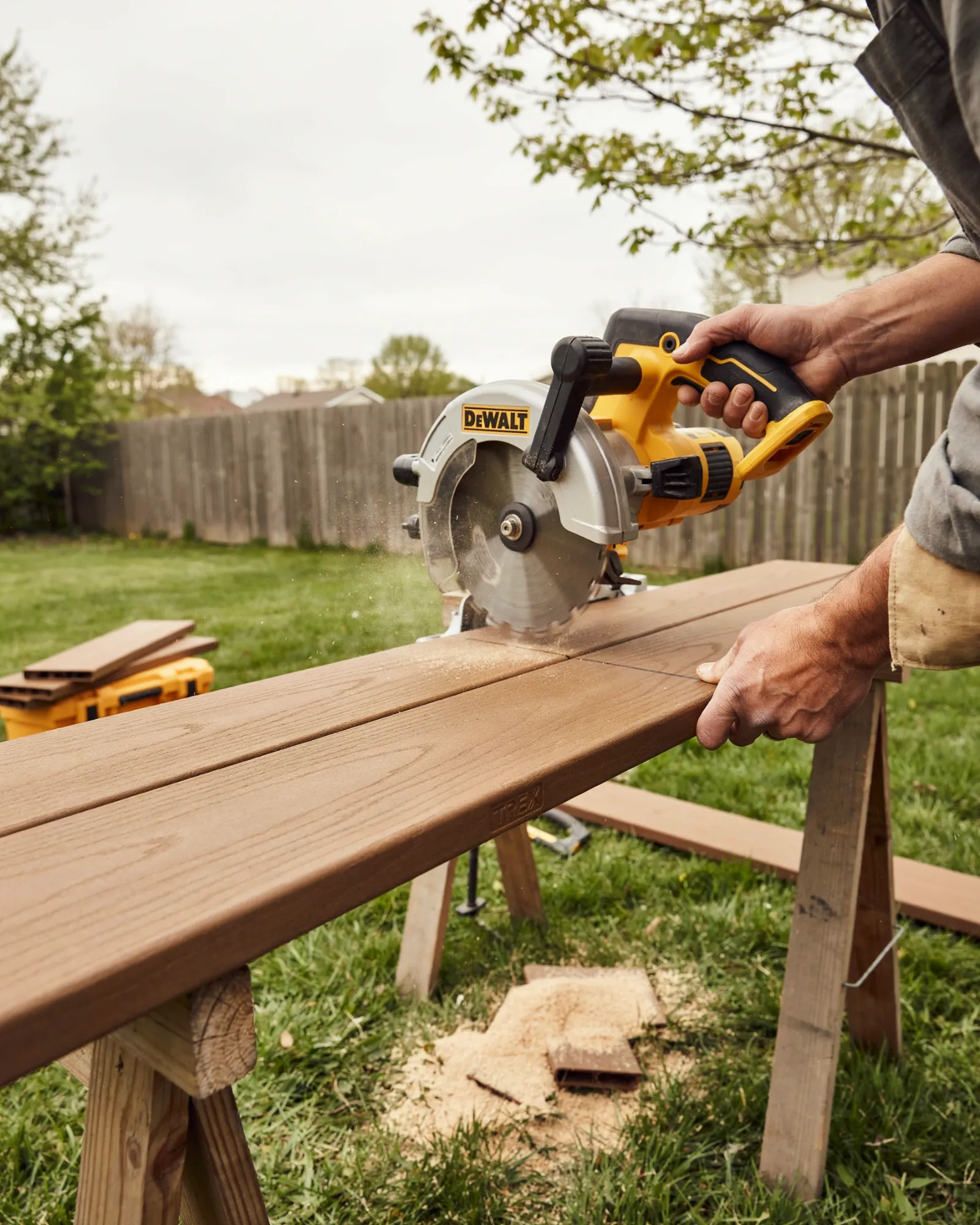 cutting WPC composite decking boards correctly