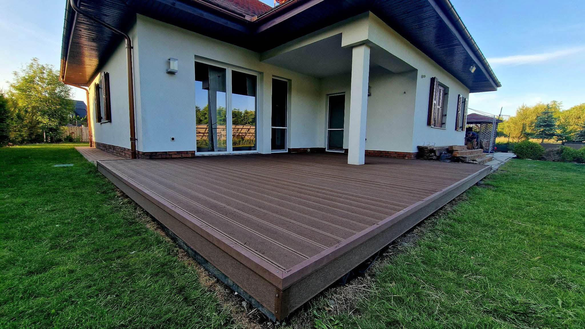 dark brown grooved SELECT decking board