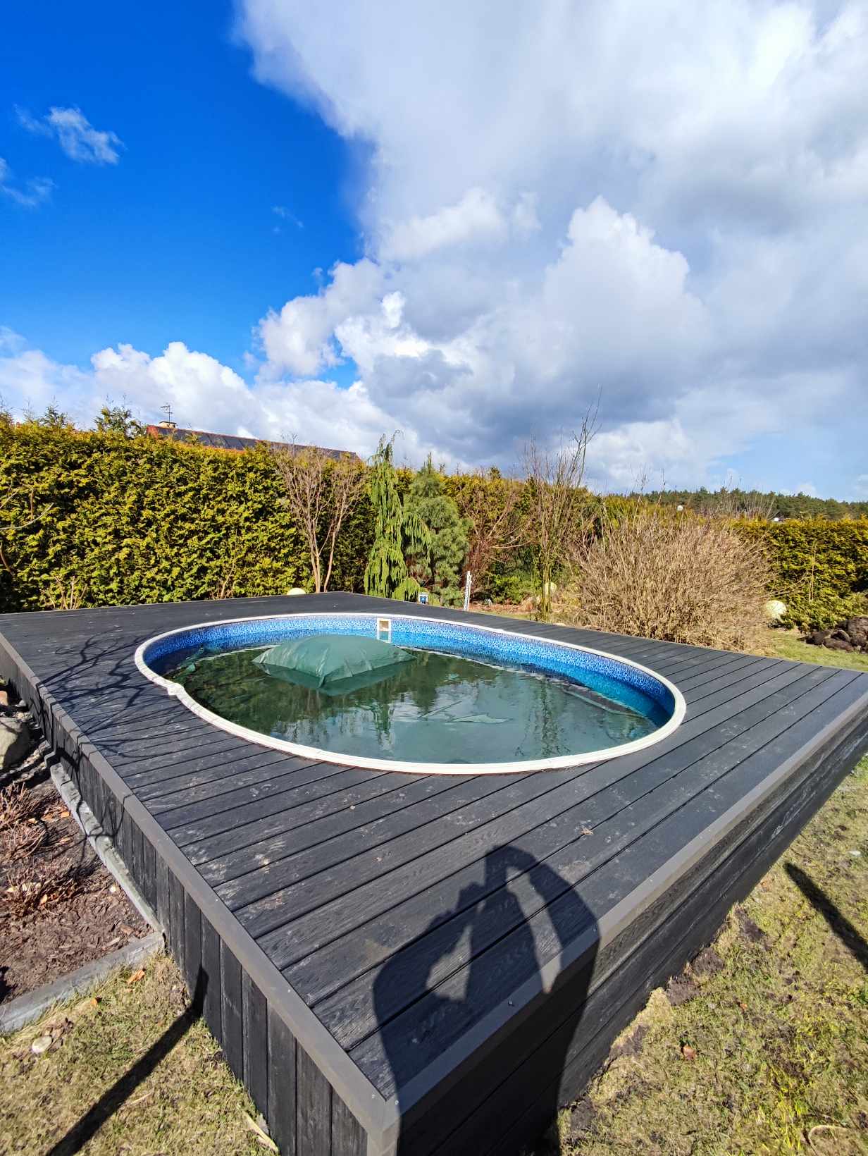 deck around a swimming pool